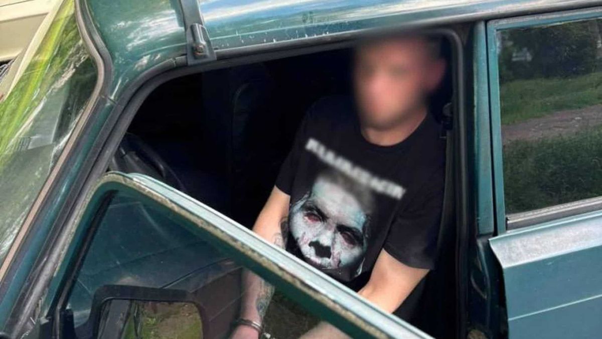 Поліцейські затримали 29-річного чоловіка, який викрав автомобіль ВАЗ у киянина за допомогою фальшивого скріншота банківського переказу