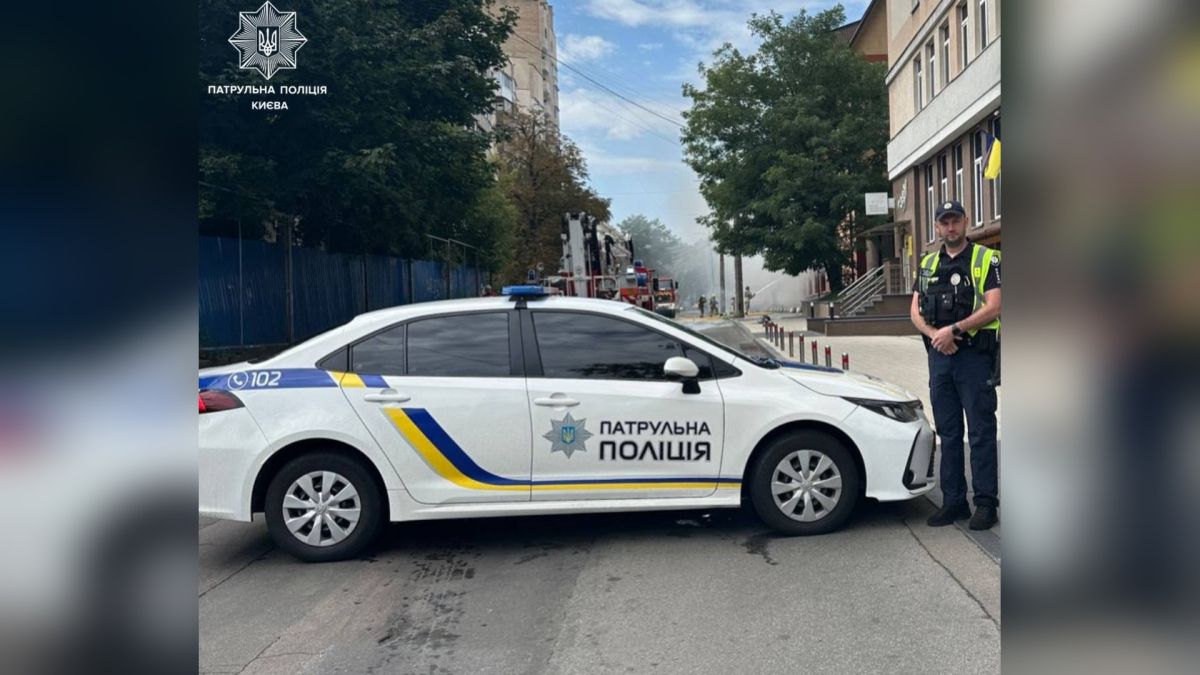 Пожежа на Загорівській ускладнила рух від перехрестя з Овруцькою Пожежа на вулиці Загорівській у Києві ускладнила рух транспорту від перехрестя з вулицею Овруцькою