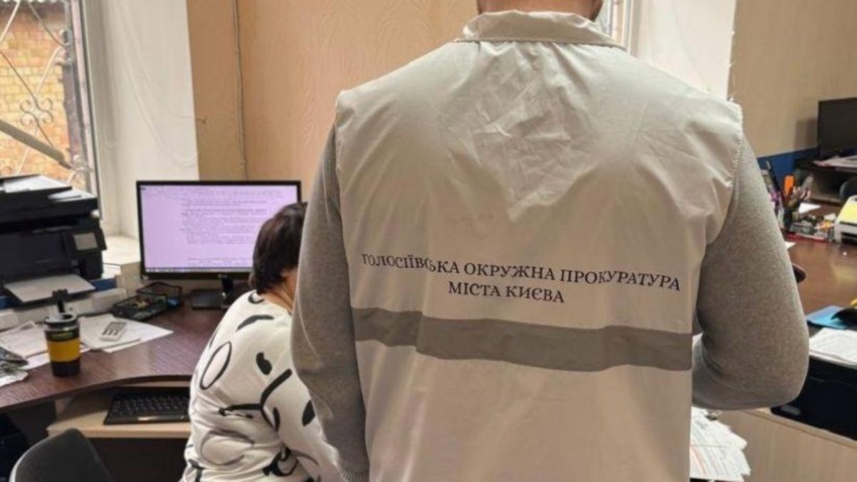 Працівник прокуратури і підозрювана посадовиця