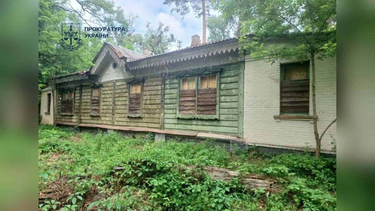Дерев'яний одноповерховий будинок — пам'ятка архітектури місцевого значення на вулиці Миколи Юнкерова в Оболонському р-ні