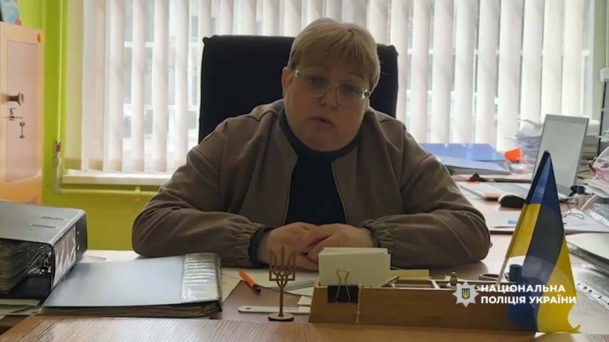 Жінка-офіцерка ювенальної поліції розповідає про затримання двох шестикласників, які поширили відео з погрозою нападу на київський ліцей