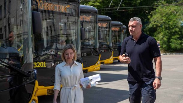 Новий низькопідлоговий тролейбус Київпастранс на міському маршруті — перша партія з 8 одиниць вийшла на вулиці Києва