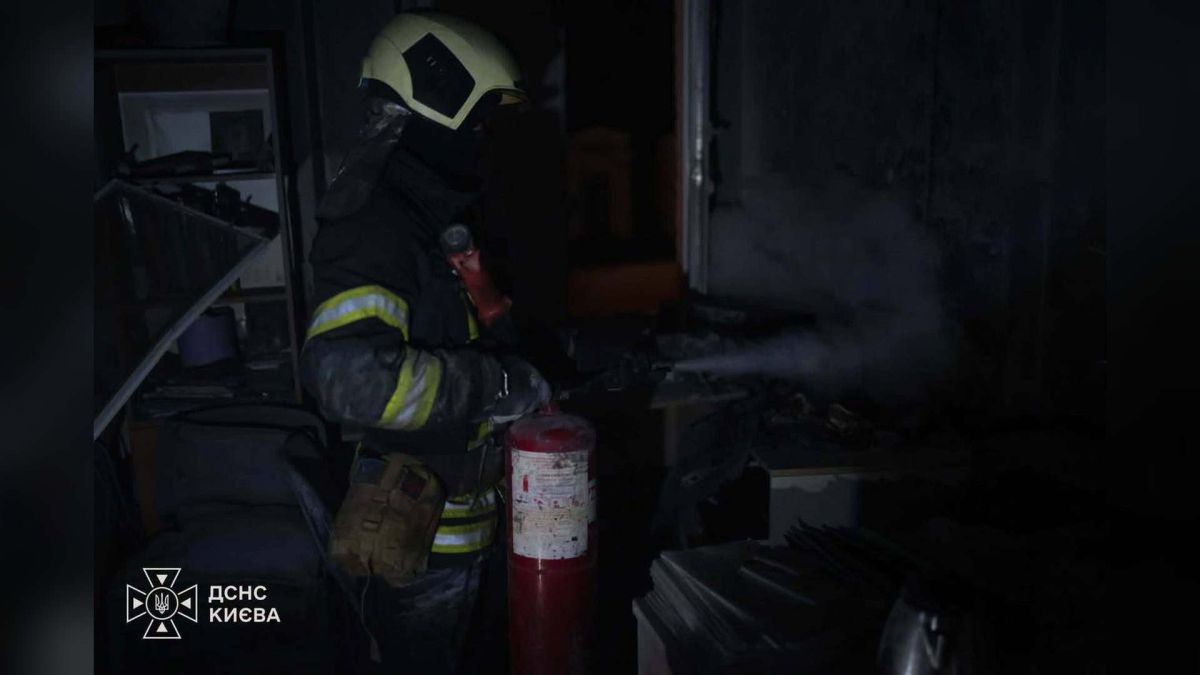 Пожежа у медичному закладі на вулиці Саксаганського у Голосіївському р-ні: рятувальники евакуювали 41 людину