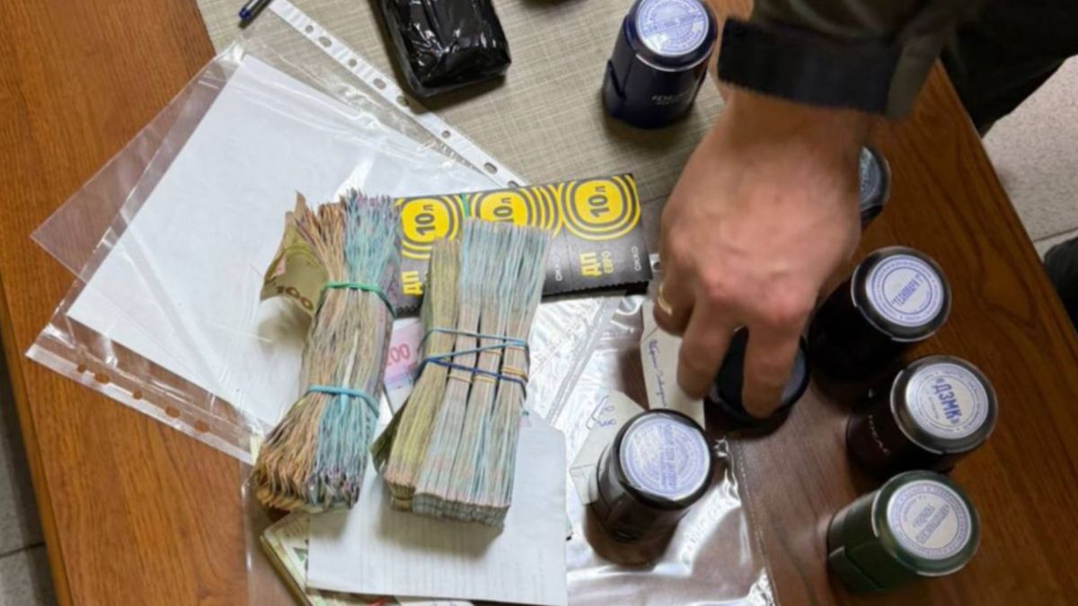 Правоохоронці під час обшуку у справі про схему ухилення від сплати ПДВ на 34,7 млн грн у Дніпрі