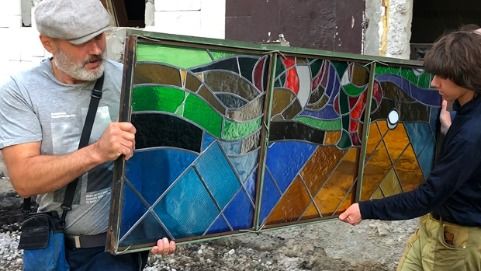 Активісти врятували вітражі з готелю «Колос» на Оболоні