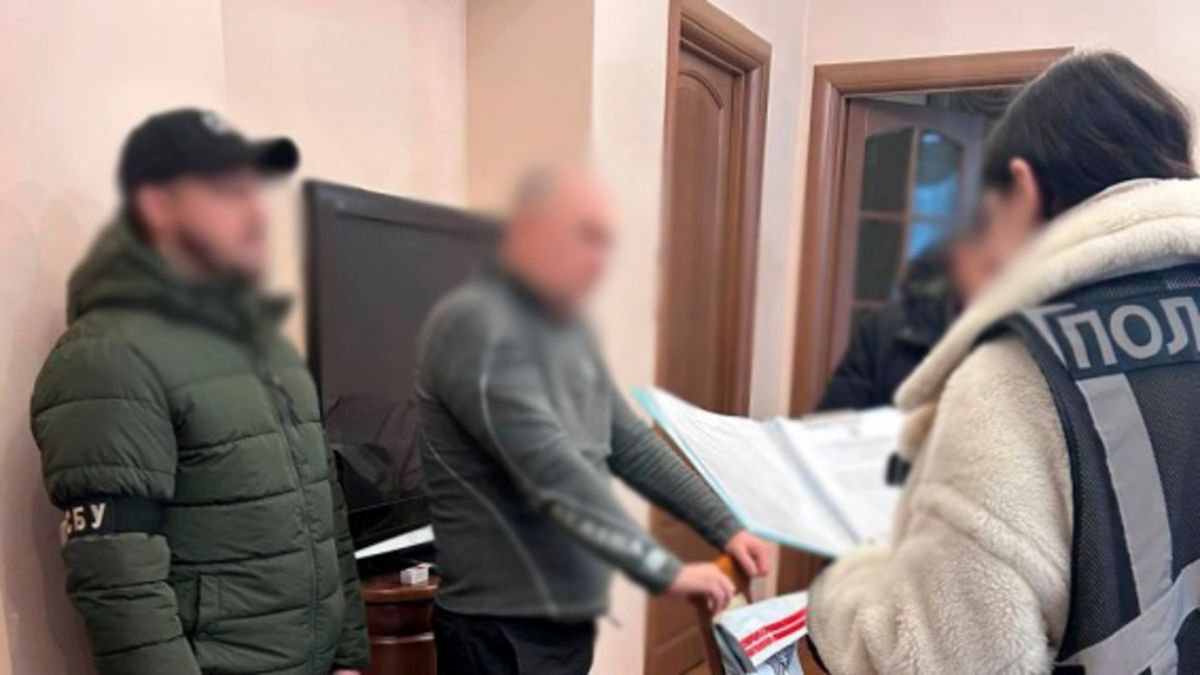 Посадовця КМДА підозрюють у приховуванні 4 млн грн у декларації Правоохоронці і підозрюваний