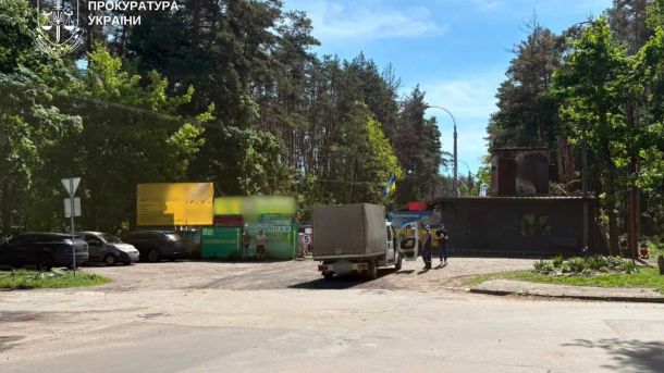 На проспекті Бажана ускладнено рух через ремонт дороги Шиномонтаж, зведений без дозволів на комунальній земельній ділянці у Пущі-Водиці — справу скеровано до суду