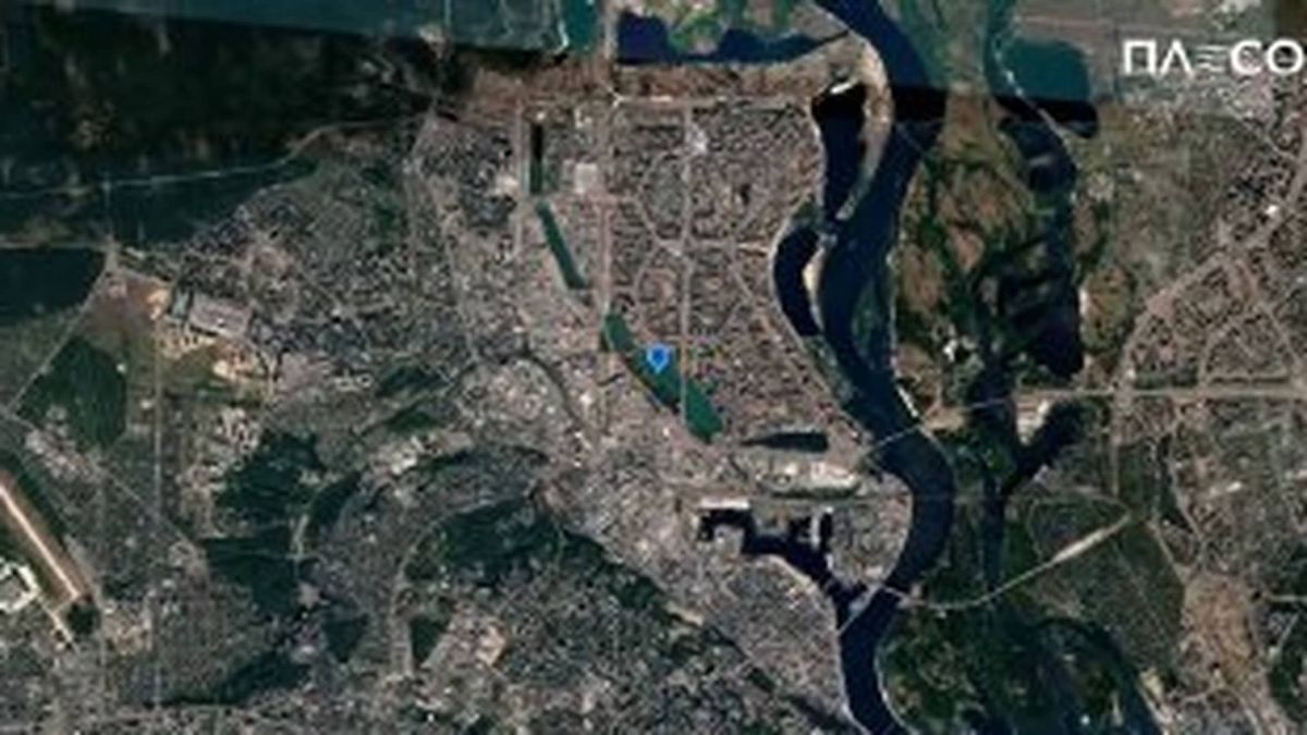 У воді озера Кирилівського лишається 30 куб. м нафтопродуктів Очищення озера Кирилівського в Києві після російського обстрілу 2 липня — обсяг нафтопродуктів зменшено в 12 разів