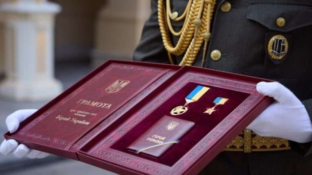 Героями України стали голова СБУ Малюк і командир «Птахів Мадяра» Бровді