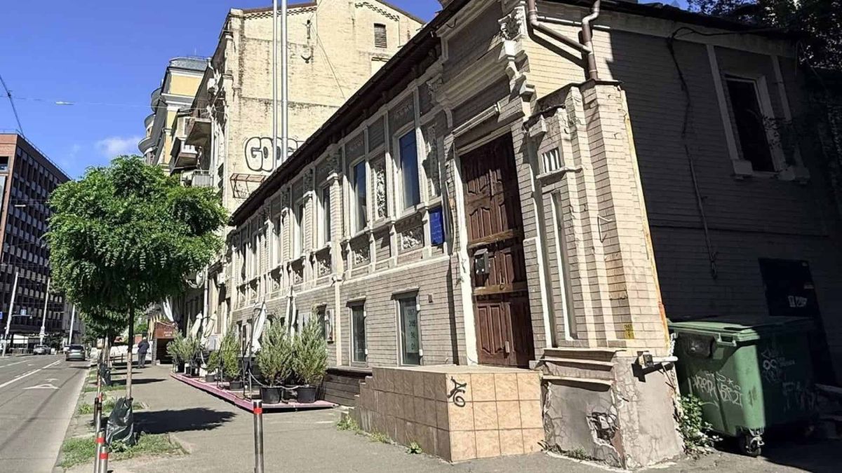 Історичний будинок на вулиці Саксаганського, 38 у Києві — об’єкт культурної спадщини з декором у стилі історизм і неоренесансу
