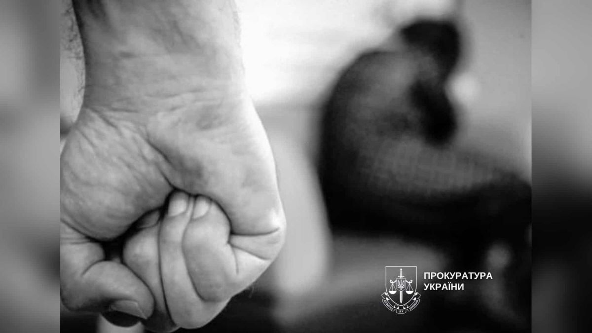 Будинок на Оболоні в Києві, де 33-річний киянин систематично чинив насильство над матір'ю — суд призначив 2 роки позбавлення волі