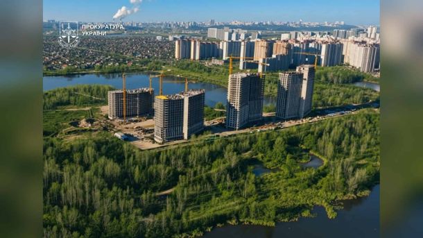 Будівельний майданчик житлового комплексу в Києві, де забудовник заборгував 132 млн грн земельного податку за 176 гектарів
