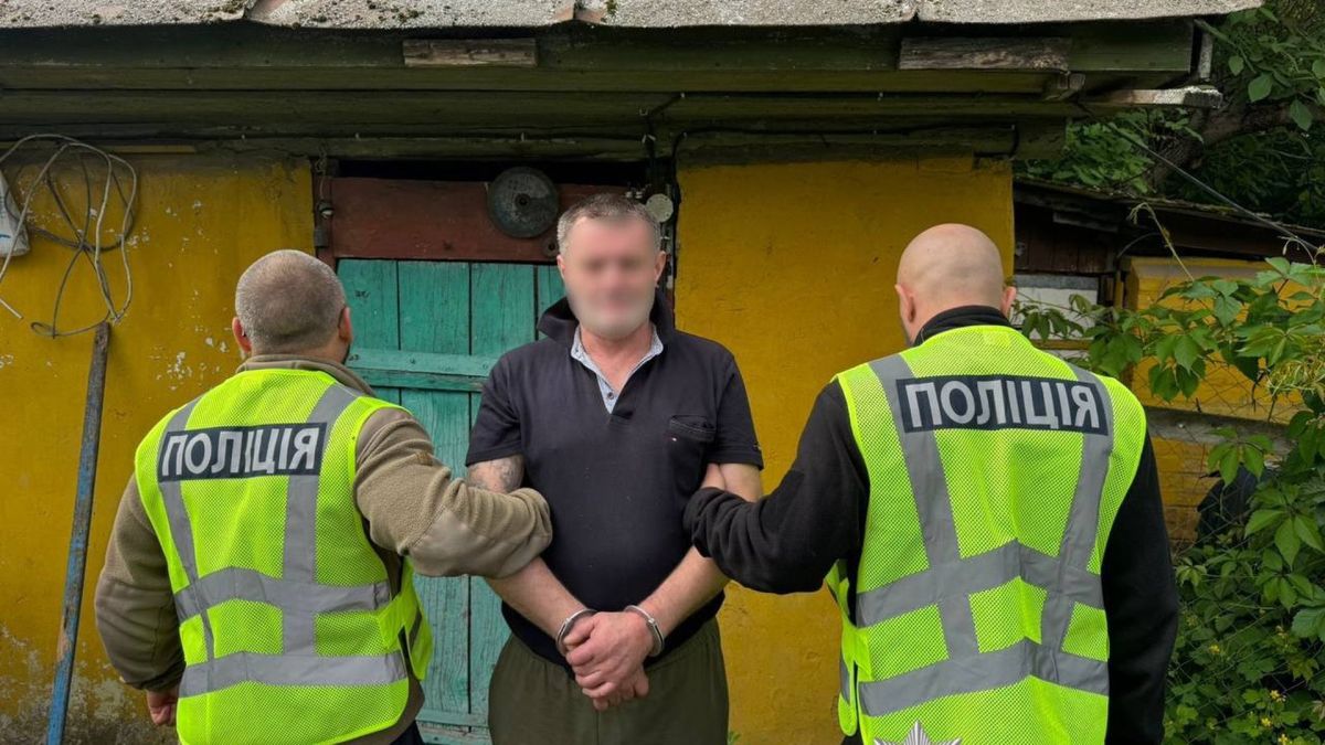 На Вишгородщині чоловік підпалив два авто сусідки через побутовий конфлікт Згорілі автомобілі Volkswagen та Ford на Вишгородщині — 52-річний чоловік підпалив машини сусідки через конфлікт