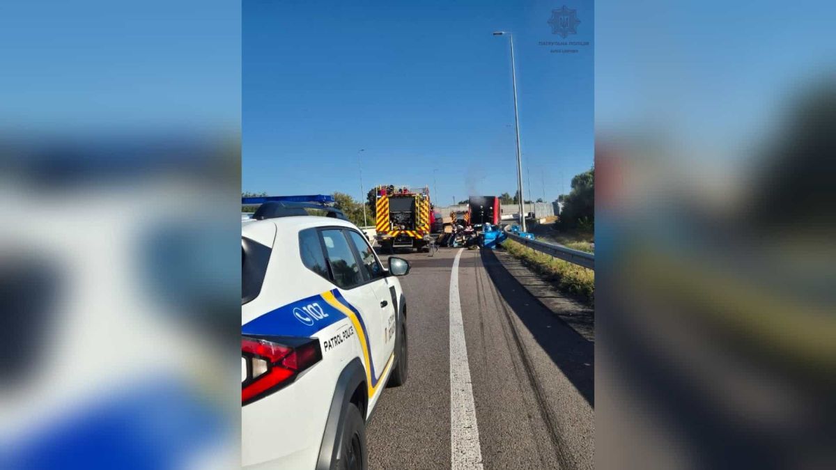 Пожежа вантажівки на 66 км траси М-05 Київ — Одеса біля селища Гребінки на Київщині, перекрита права смуга