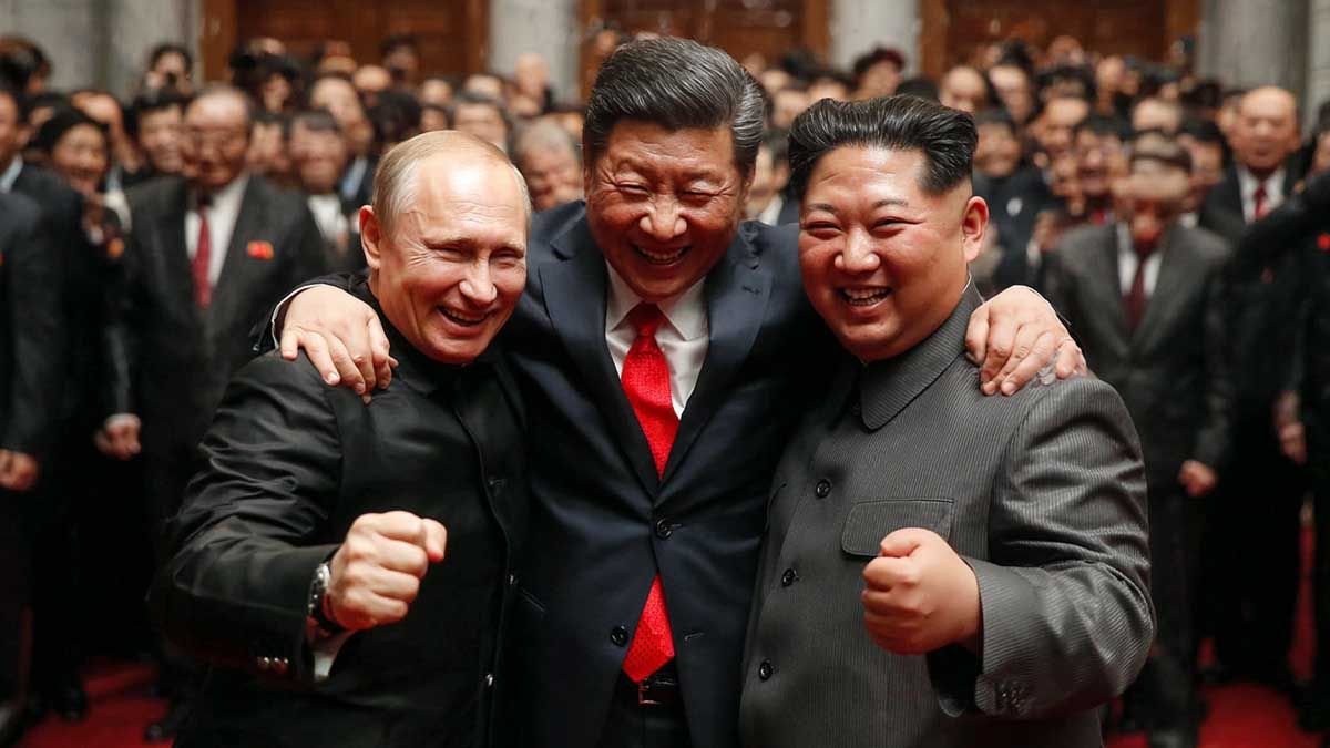 Ілюстрація: Путін, Сі Цзіньпін та Кім Чен Ин на тлі військової символіки