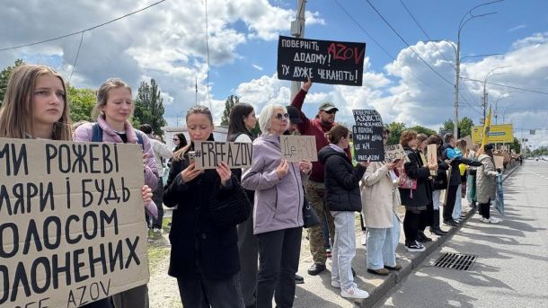 На Контрактовій площі в Києві відбулася акція підтримки військовополонених і зниклих безвісти