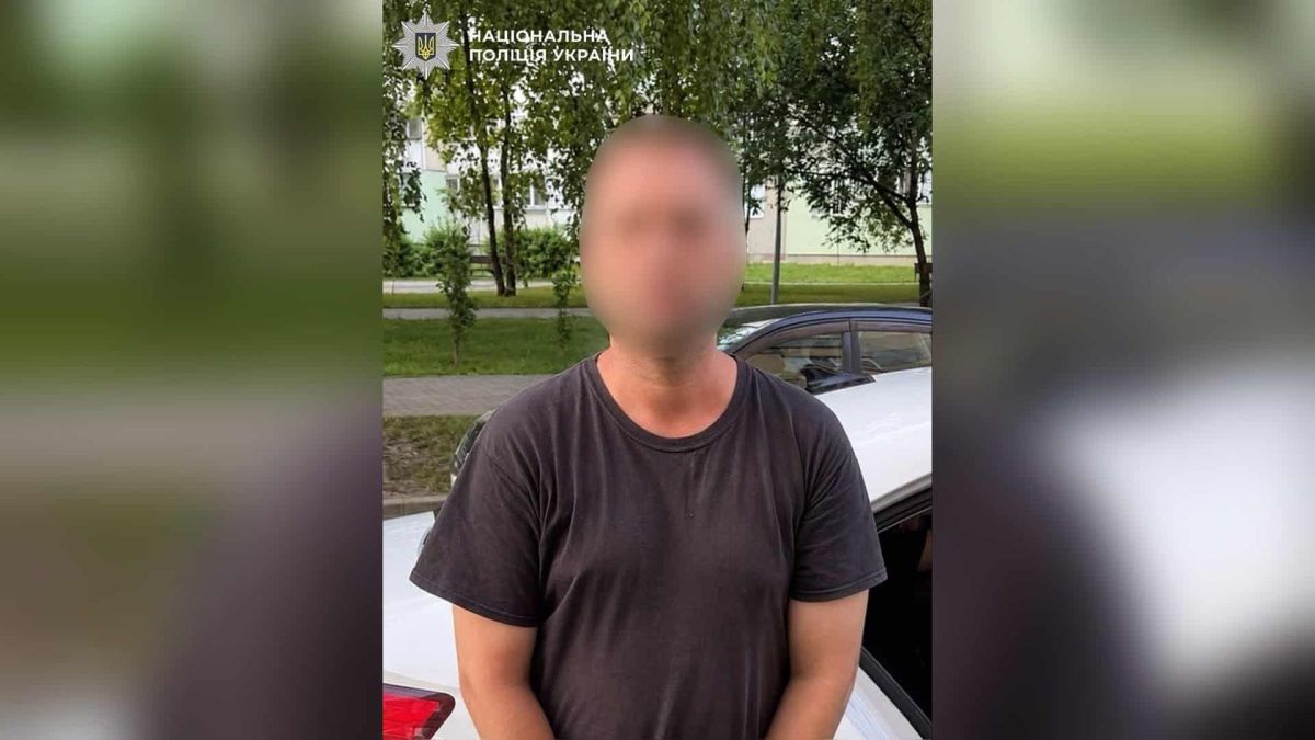 Поліцейські Київщини затримали 32-річного чоловіка у Броварах за підозрою у спробі крадіжки товарів із супермаркету