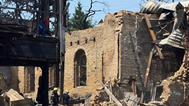 У Києві прощаються з рятувальниками, загиблими під час повторного вибуху після атаки РФ