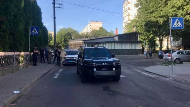 Місце ДТП на вулиці Водопійній у Білій Церкві, де позашляховик BYD збив двох жінок на пішохідному переході