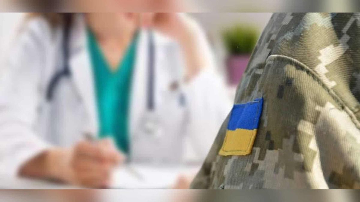 Безоплатний довготривалий медичний догляд для ветеранів запустили в Києві Медичний персонал надає допомогу ветерану в рамках безоплатного пілотного проєкту довготривалого догляду в Києві у 2026 році