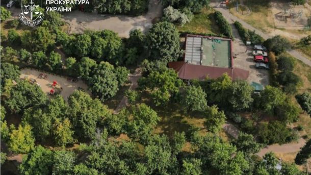 Самочинно збудована комерційна будівля площею 267 кв.м на рекреаційній ділянці по вул. Йорданській в Оболонському районі Києва