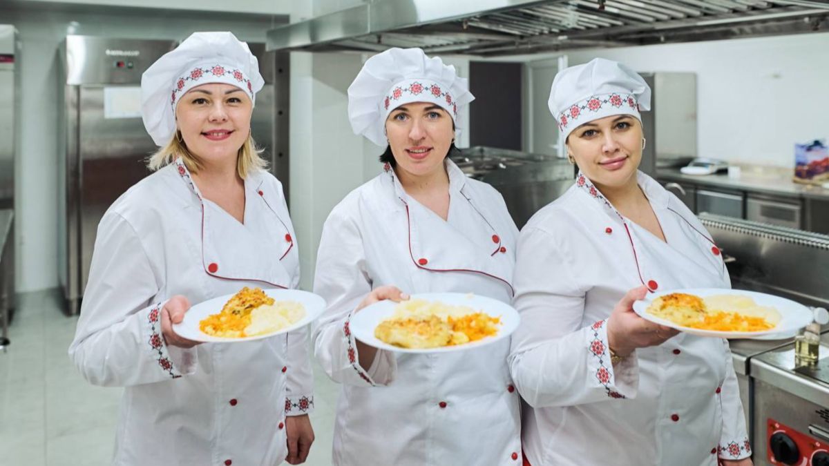 Школярі Київщини отримують гаряче харчування в рамках регіональної реформи шкільного харчування