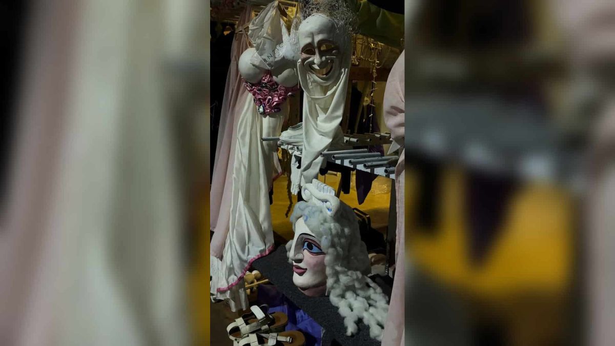 Маски, ляльки та костюми вистави «Енеїда» в Київському академічному театрі ляльок «Замок на горі»