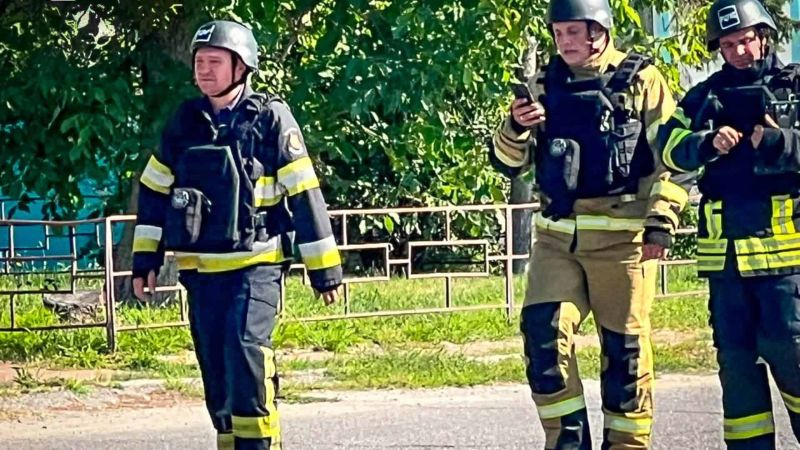 Головні новини Києва | Kyiv.News Рятувальники ДСНС Київщини працюють на місці атаки дронів у Броварському та Вишгородському районах 31 липня 2026 року