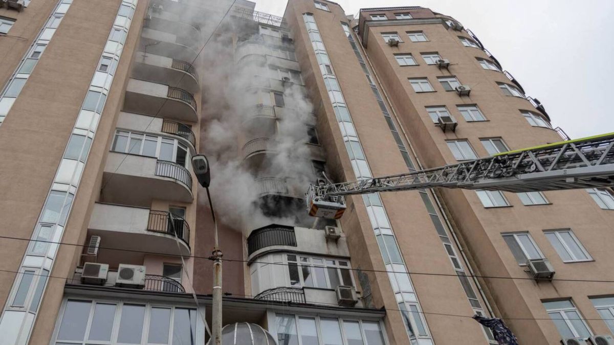 Пожежа в багатоповерховому будинку на Кудрявському узвозі