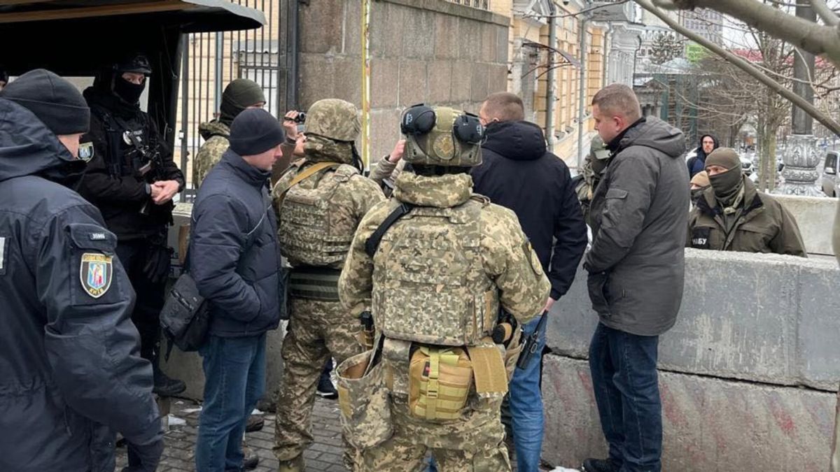 Співробітники Управління державної охорони чинять спротив працівникам НАБУ під час здійснення слідчих дій у комітетах Верховної Ради України