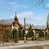 Стара колоризована листівка з дерев'яними будинками Маріїнської громади сестер-жалібниць Червоного Хреста, башта з годинником і знаком Червоного Хреста, Київ початку XX століття