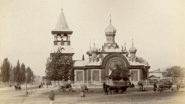 Іоанно-Златоустівська «Залізна» церква на Галицькій площі Києва — архівне фото до знесення 1934 року