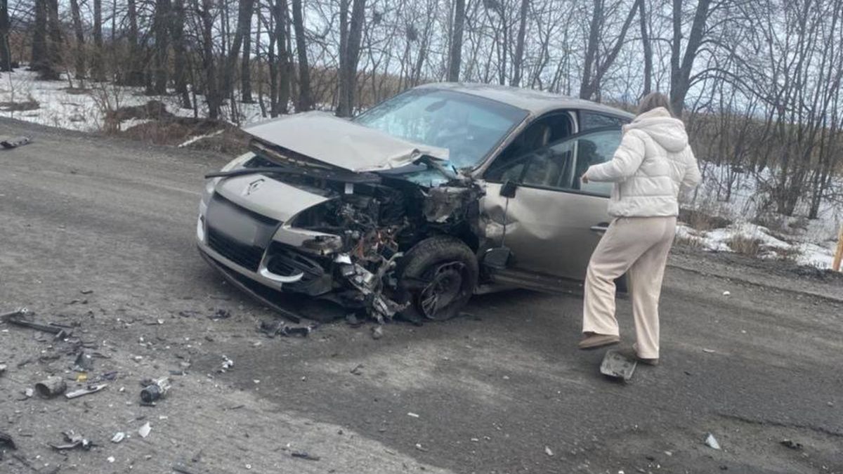 Пошкоджений Renault Scenic після лобового зіткнення з Samsung SM6 поблизу Леонівки Обухівського району