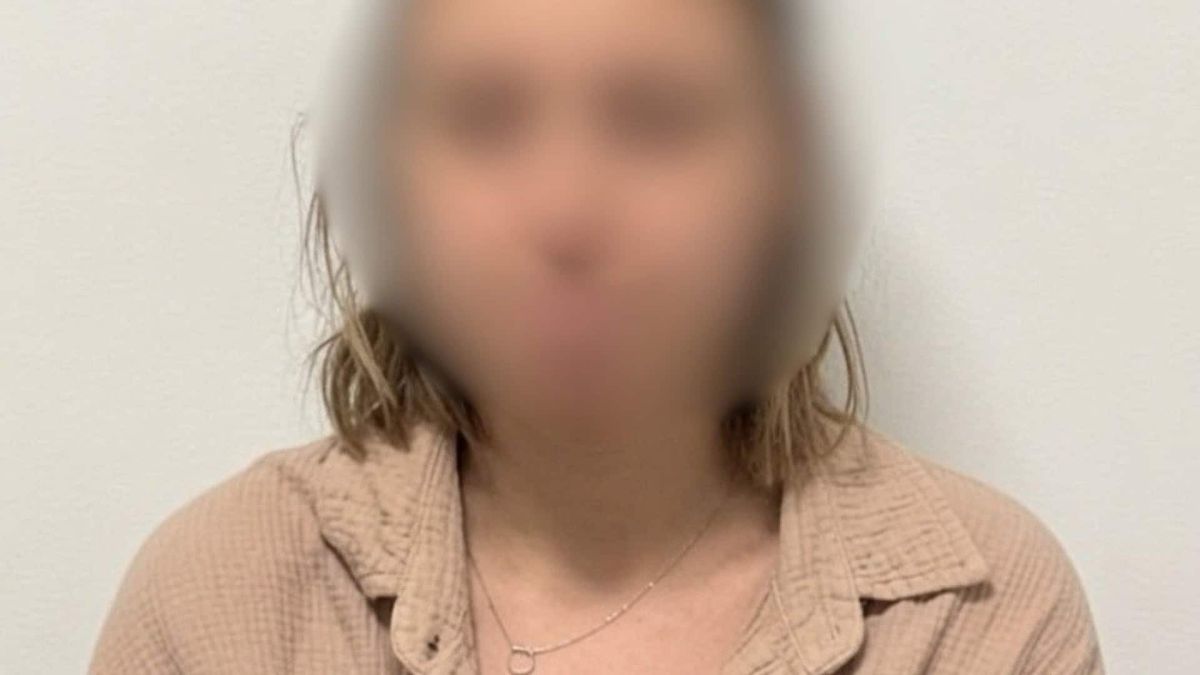 Підозрювана 23-річна киянка виготовляла фальшиві медичні довідки для відстрочки від мобілізації, якими скористалися 7 осіб
