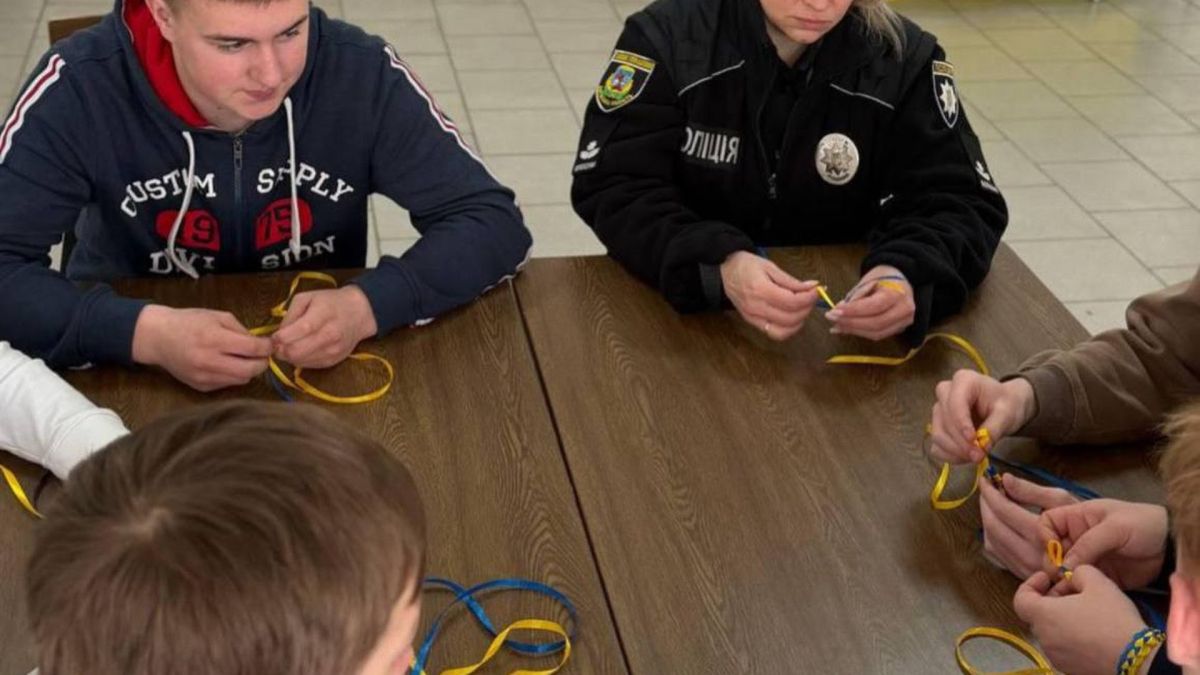 Ювенальні поліцейські Бориспільського району та капелани проводять заняття «Фан-блок» для підлітків у ліцеї