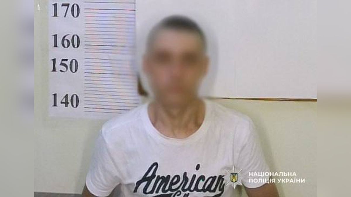 Поліцейські затримали 41-річного наркозбувача в Деснянському районі Києва — амфетамін він ховав у коробці з сірниками