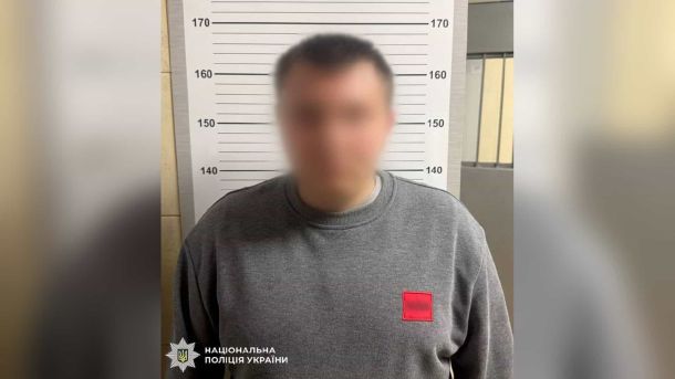 Поліцейські затримали 22-річного киянина за підпал легкового автомобіля у дворі багатоповерхівки у Солом'янському р-ні Києва