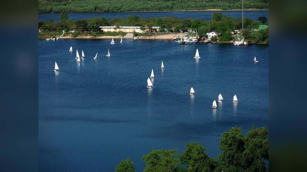 Затока Собаче Гирло: департамент КМДА погодив клопотання про заказник Вітрильні човни на затоці Собаче Гирло, коса з причалами на березі Дніпра в Оболонському р-ні Києва