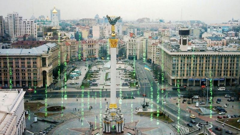 Майдан Незалежності у Києві з накладкою цифрових даних — символ цифровізації міста