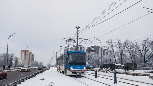 У Києві судитимуть адвоката, який обіцяв клієнту за $25 000 «вирішити питання» з ТЦК Трамвай на засніжених коліях