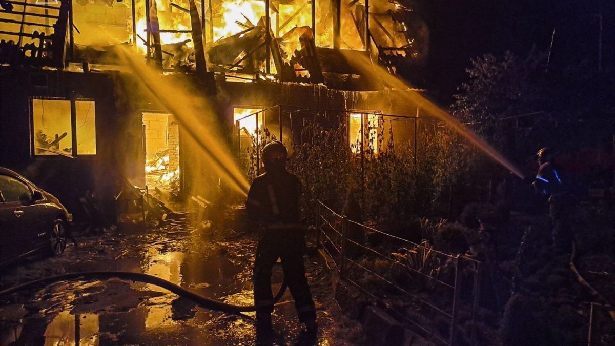 Пожежа у житловому будинку у Боярці на вулиці Шевченка: вогонь охопив 240 м², гасіння тривало понад п'ять годин