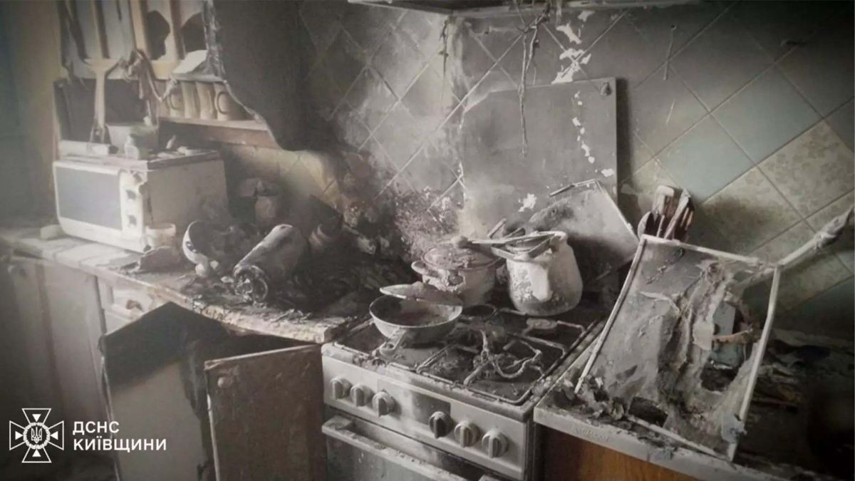 На Київщині за ранок дві пожежі: загинули дві людини Руйнування на кухні в житловому будинку