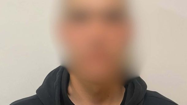 Вилучені наркотики і психотропи загальною вагою майже 4 кг, знайдені під час обшуку у 20-річного киянина в Києві