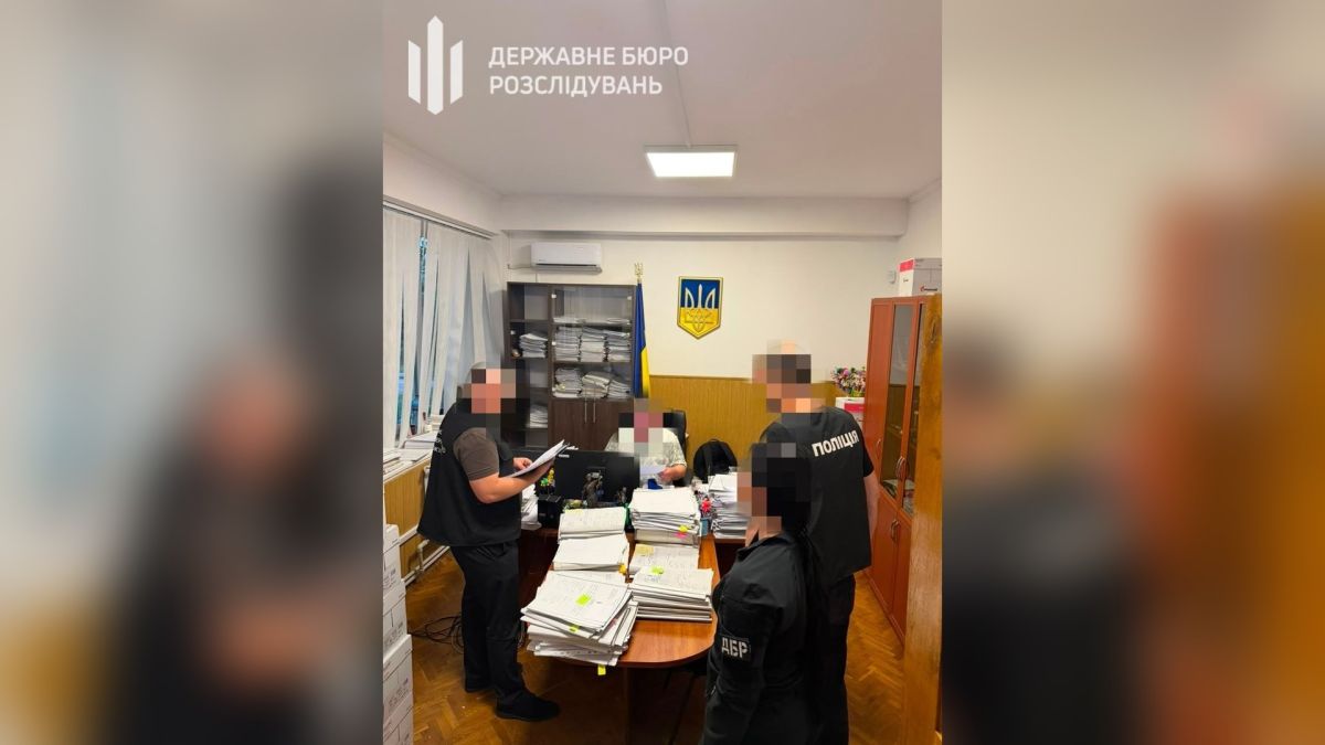 Голову районного суду Київщини підозрюють у продажу рішень від мобілізації Голова районного суду Київщини підозрюється у продажу судового рішення за 2 500 доларів для відстрочки від мобілізації
