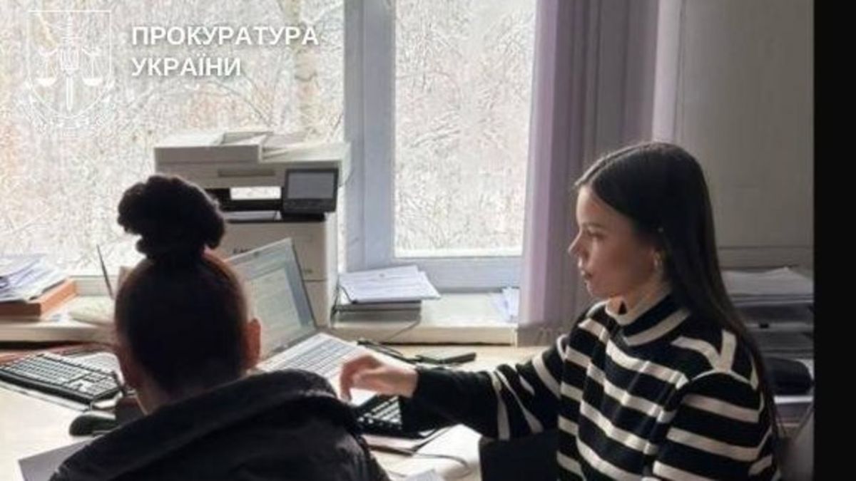 У Києві матір повідомили про підозру за злісне невиконання обов'язків по догляду за донькою Матір, яка вживала алкоголь разом зі своєю неповнолітньою донькою