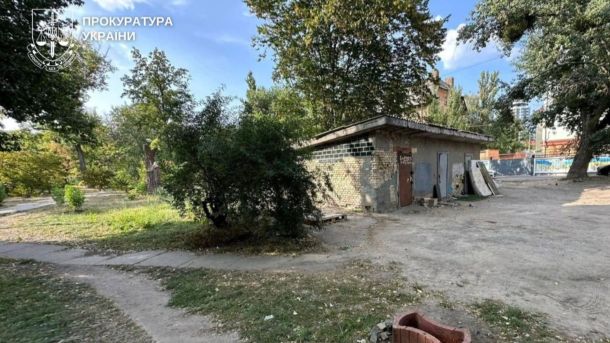 Самочинно збудований пункт приймання вторсировини на вулиці Катерини Білокур у Печерському районі Києва