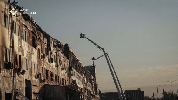 Тютюн, мова й алкоголь: за пів року — 1075 порушень у рекламі Рятувальники ДСНС Київщини гасять масштабну пожежу на складських будівлях площею 100 тис. кв. м після нічної атаки РФ 19 липня