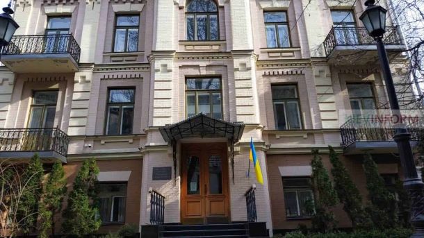Будинок митрополита у Голосієві знесли у 2008 році Флігель садиби Грушевських на Паньківській 9 у Києві — єдина споруда що вціліла після пожежі 1918 року