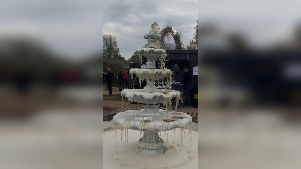 Пивний фонтан об'ємом 1560 літрів на ВДНГ у Києві під час фестивалю Garden Beer Weekend 7 квітень 2026