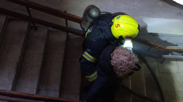 Дарницький район: рятувальники врятували 6 осіб під час поже